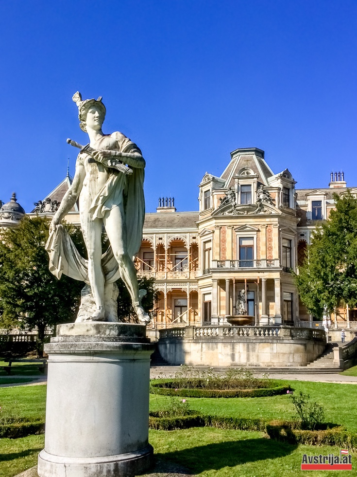 Статуя Гермеса і палац Вілла Гермеса у Відні