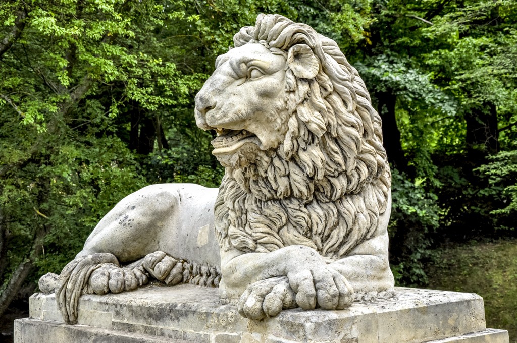 Каменный лев в парке Лаксенбург, Нижняя Австрия
