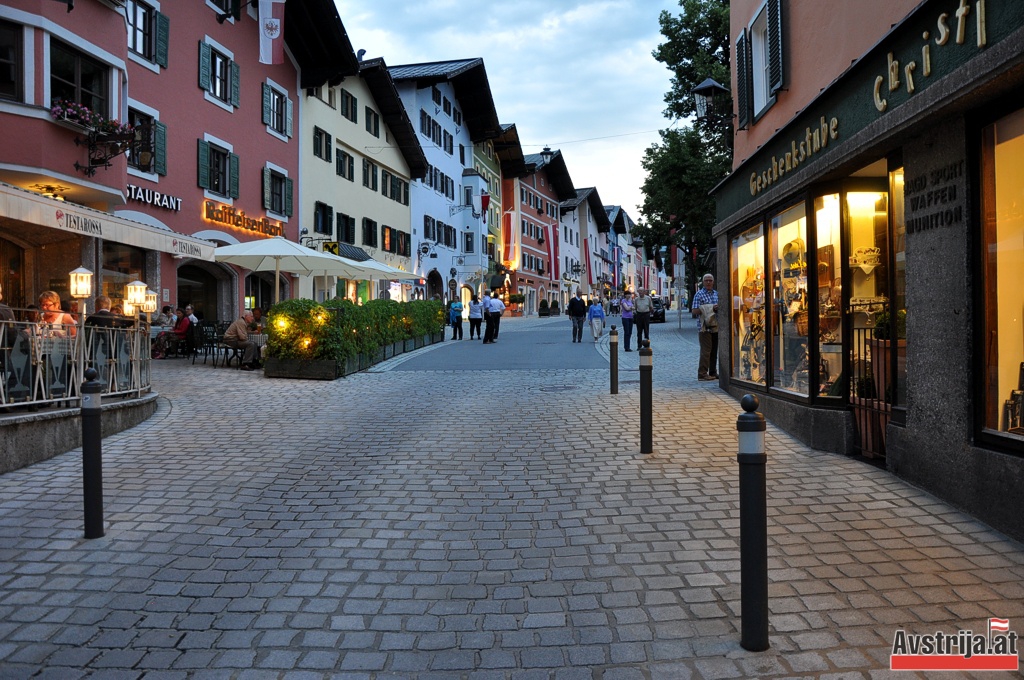 Вулиця міста Кіцбюель в Тіролі, Австрія