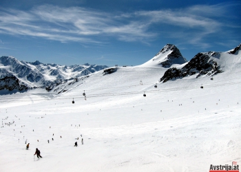 Катание на лыжах на гурнолыжном курорте Зёльден в Тироле, Австрия